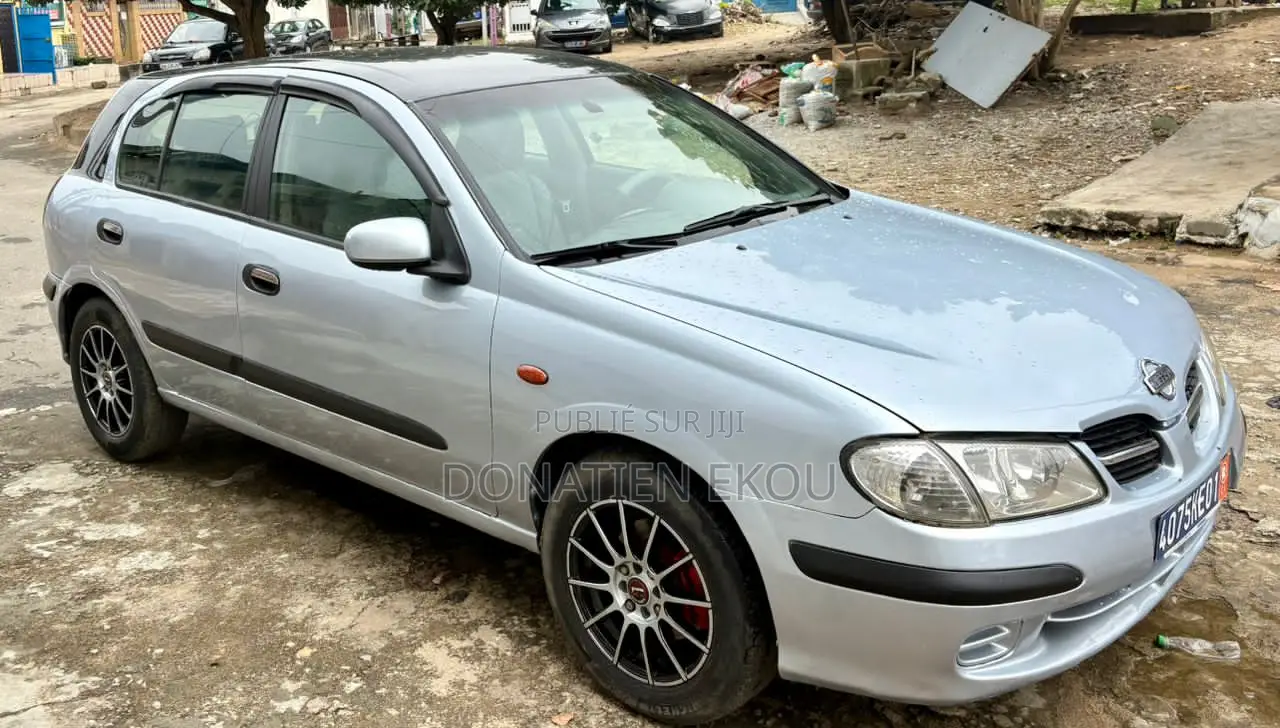 Nissan Almera Tino 2002 Gris