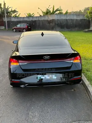 Hyundai Elantra Limited 2022 Noir