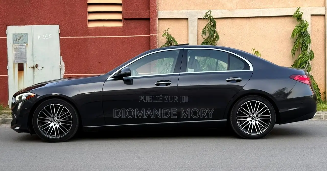 Nouveau Mercedes-Benz C300 2023 Noir