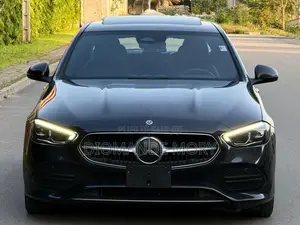 Nouveau Mercedes-Benz C300 2023 Noir