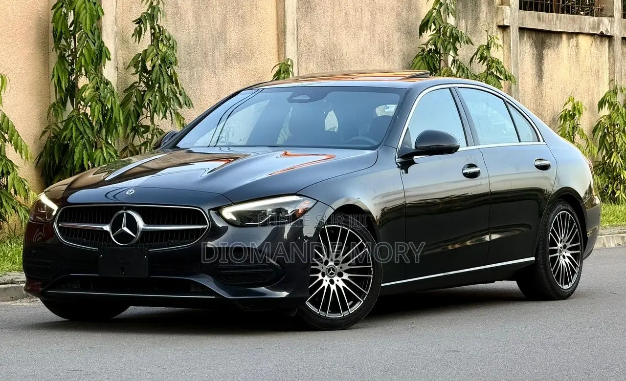 Nouveau Mercedes-Benz C300 2023 Noir