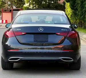 Nouveau Mercedes-Benz C300 2023 Noir