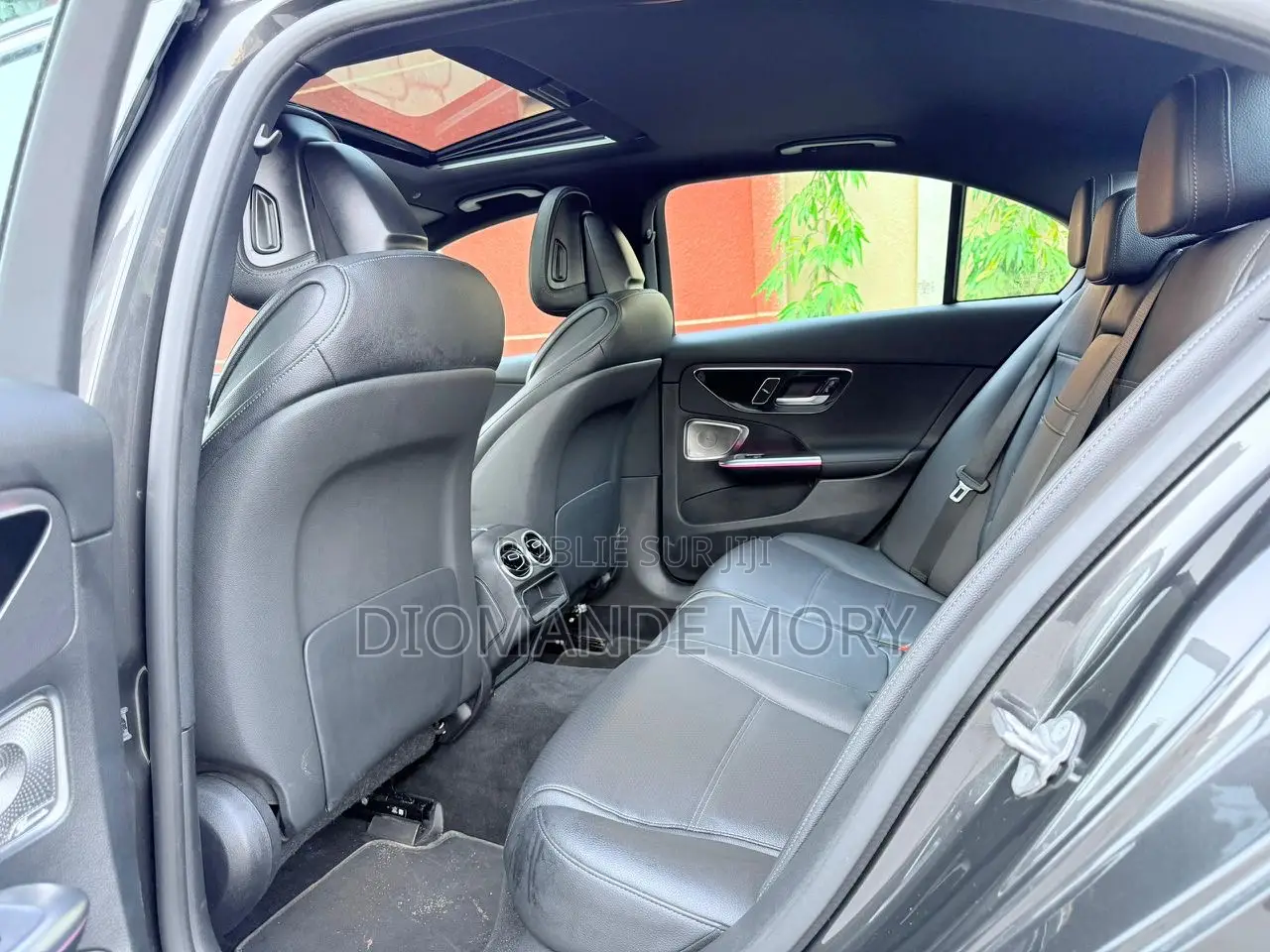 Nouveau Mercedes-Benz C300 2023 Noir