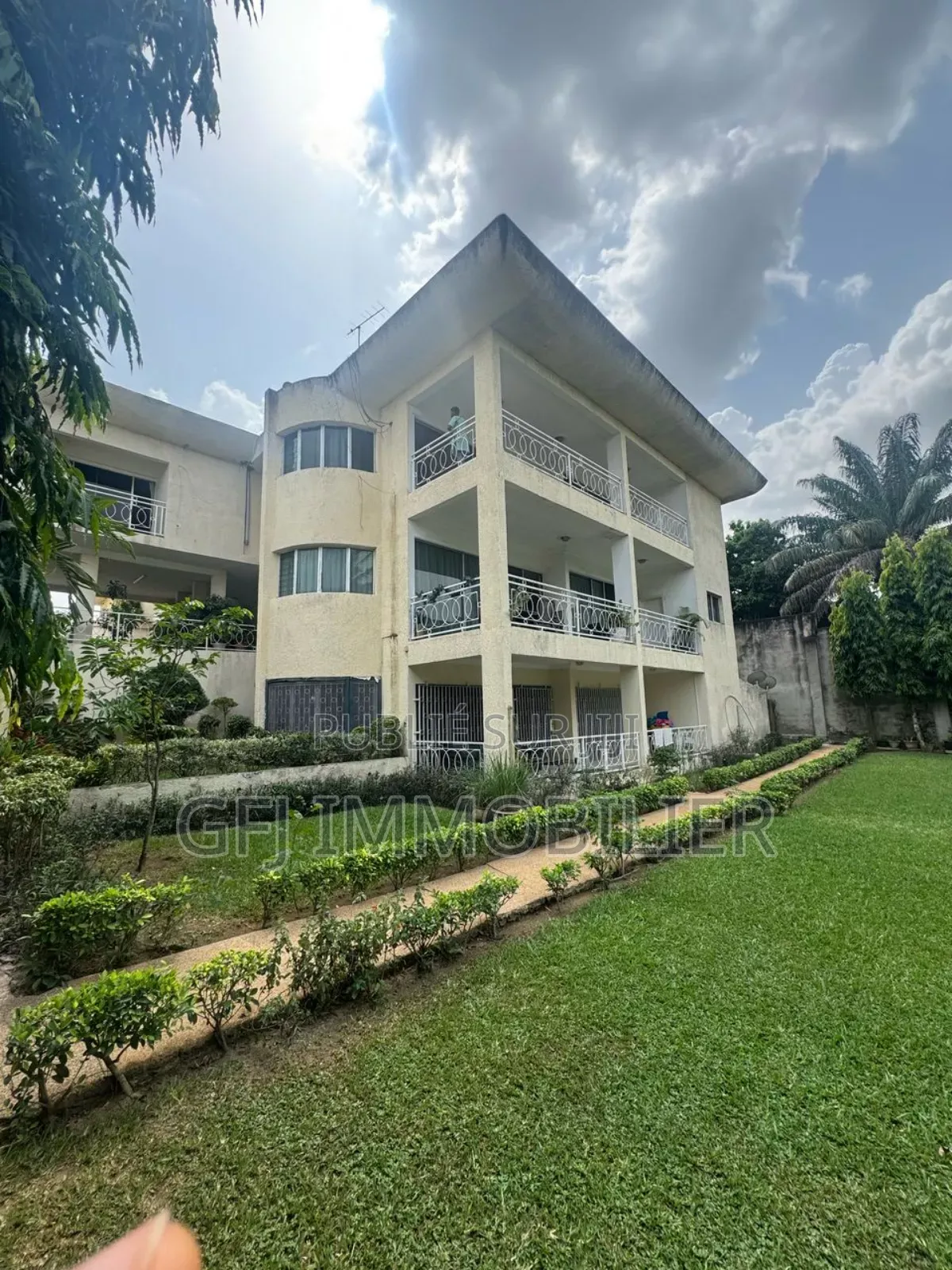 7chbre Duplex dans Francis Gweh, Cocody à Vendre