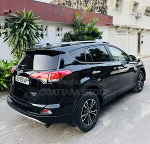 Toyota RAV4 LE FWD (2.5L 4cyl 6A) 2017 Noir
