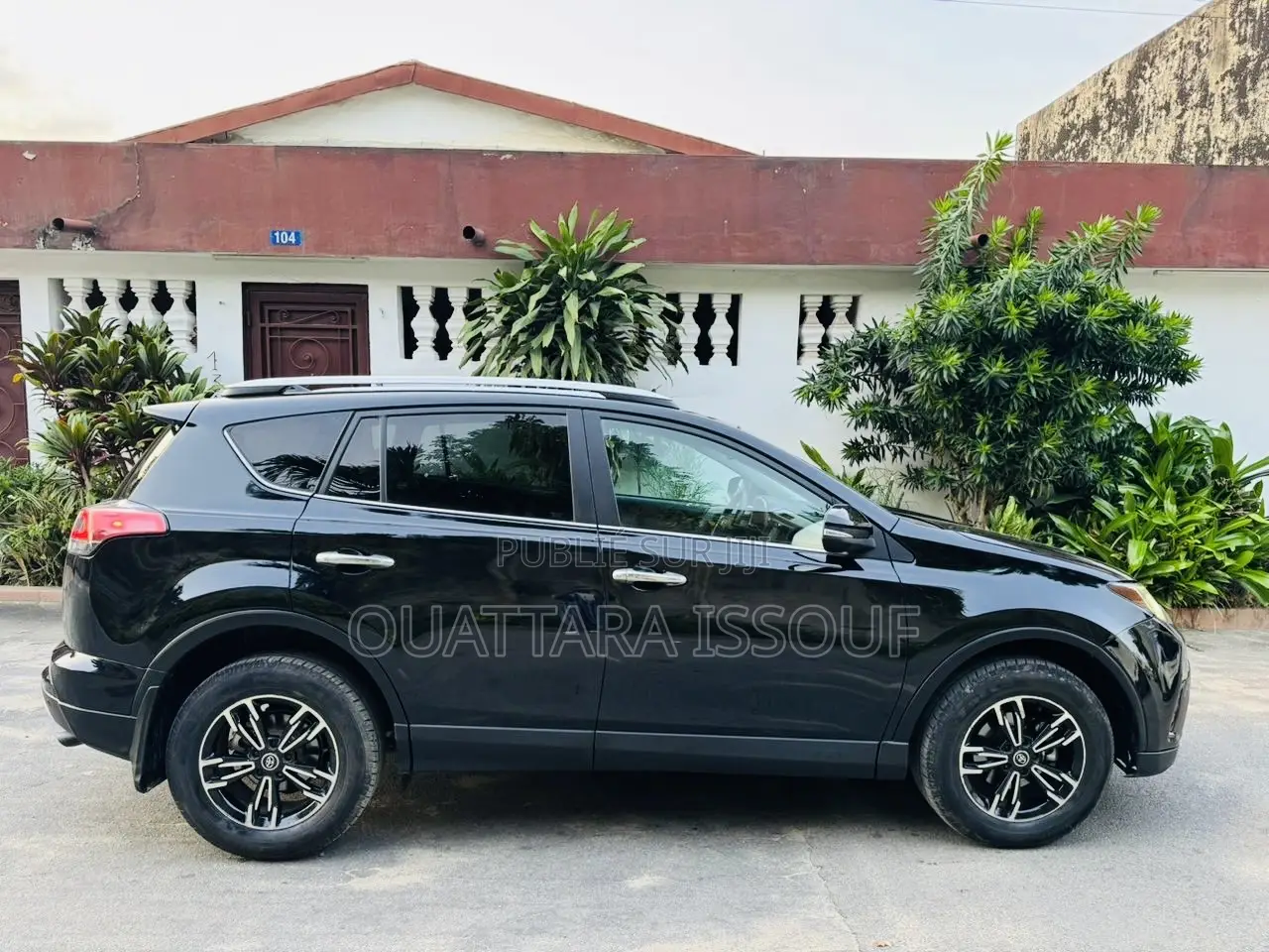 Toyota RAV4 LE FWD (2.5L 4cyl 6A) 2017 Noir