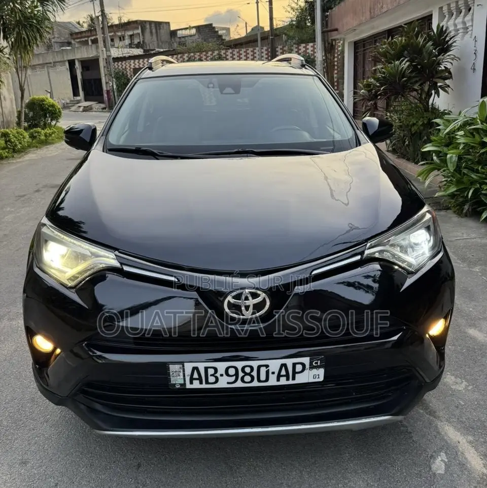 Toyota RAV4 LE FWD (2.5L 4cyl 6A) 2017 Noir