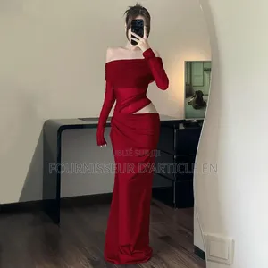 Élégante Robe Maxi À Manches Longues Et Décolleté Cintré