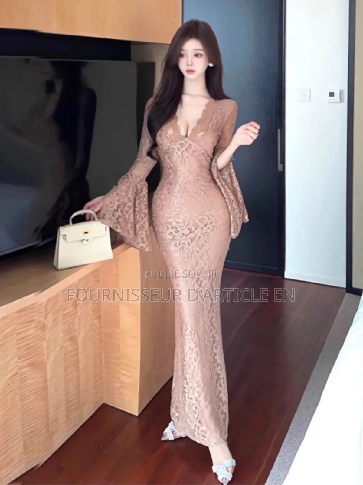 Robe Longue en Dentelle Élégante Et Sophistiquée.