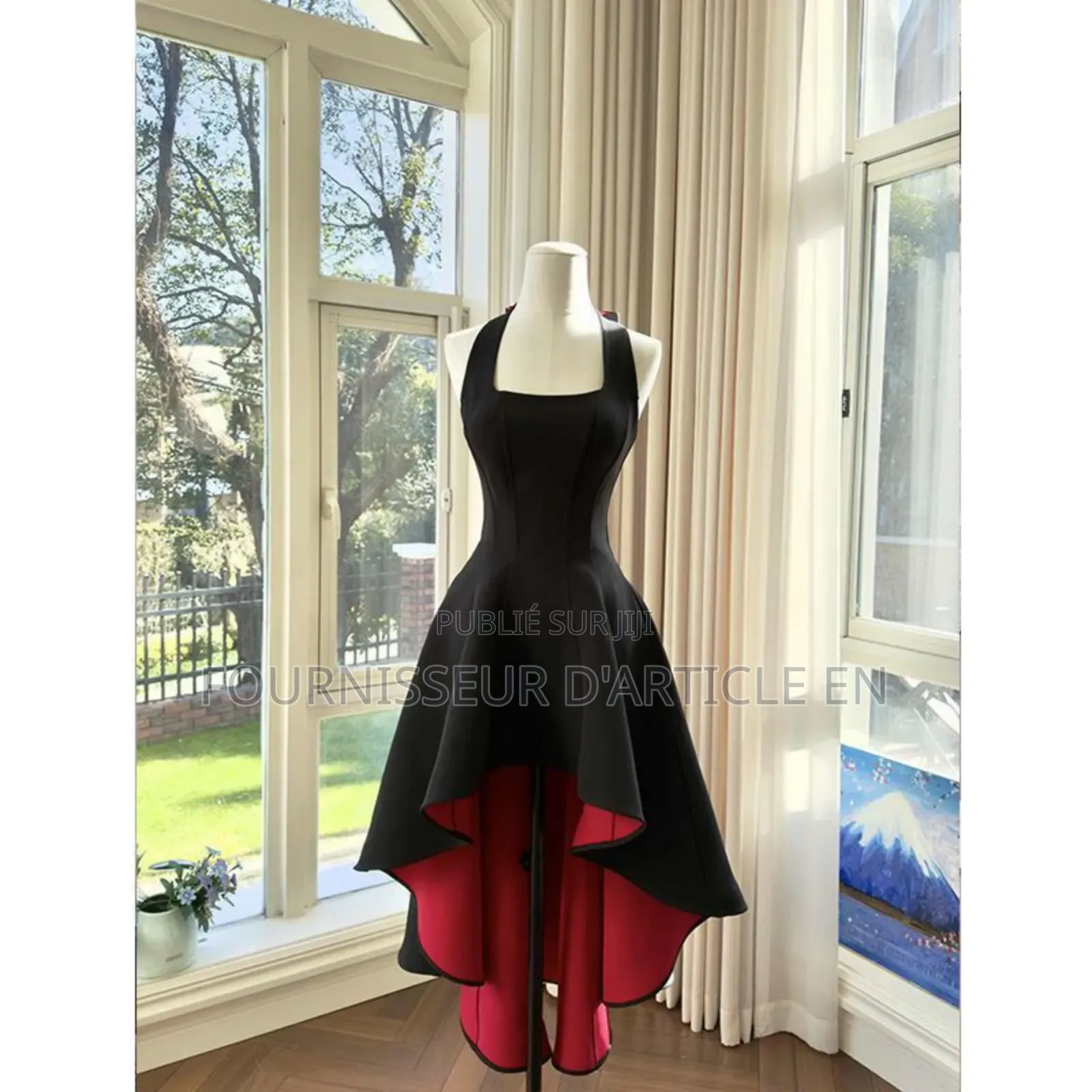 Robe Haut De Gamme Noire À Blocs De Couleurs