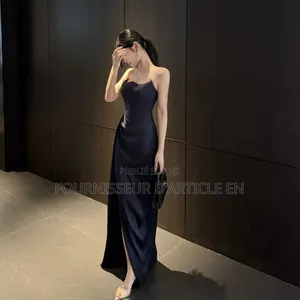 Robe Fendue Jusqu'à La Cuisse, Dos Nu, Coupe Ajustée,