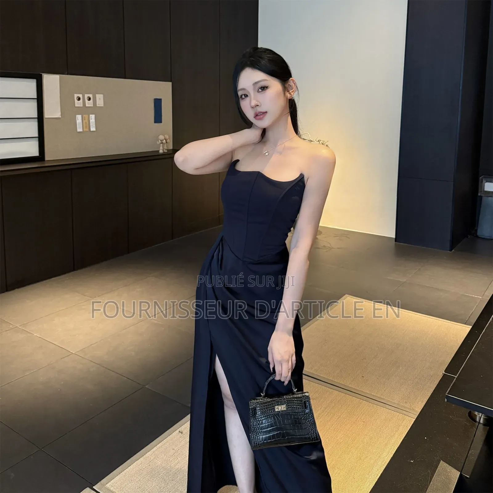 Robe Fendue Jusqu'à La Cuisse, Dos Nu, Coupe Ajustée,