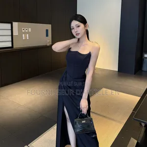 Robe Fendue Jusqu'à La Cuisse, Dos Nu, Coupe Ajustée,