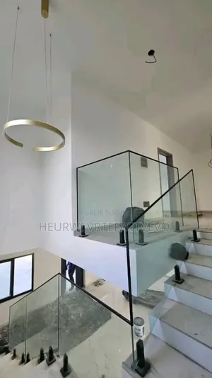 5chbre Duplex dans Djorobite, Cocody à Vendre