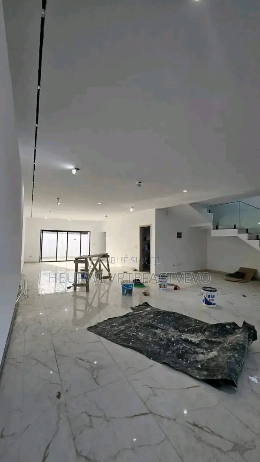 5chbre Duplex dans Djorobite, Cocody à Vendre