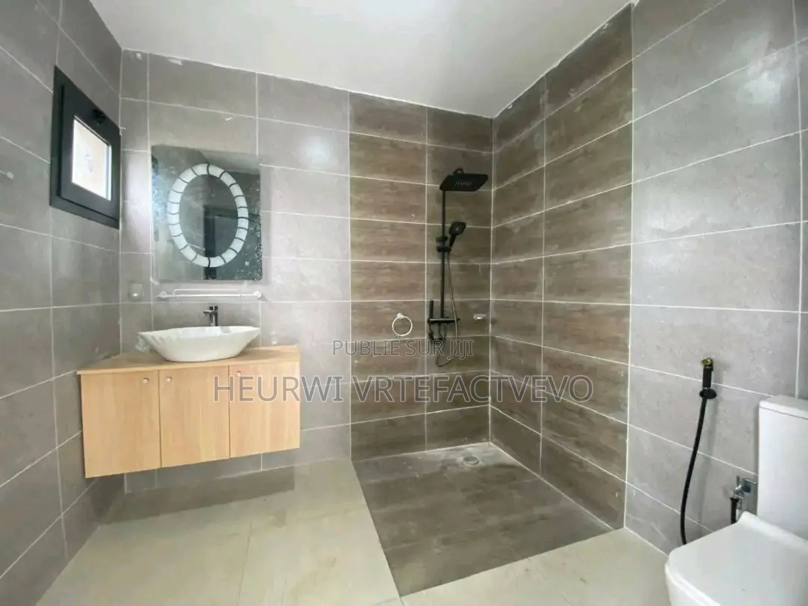 5chbre Duplex dans Bingerville, Cocody à Vendre