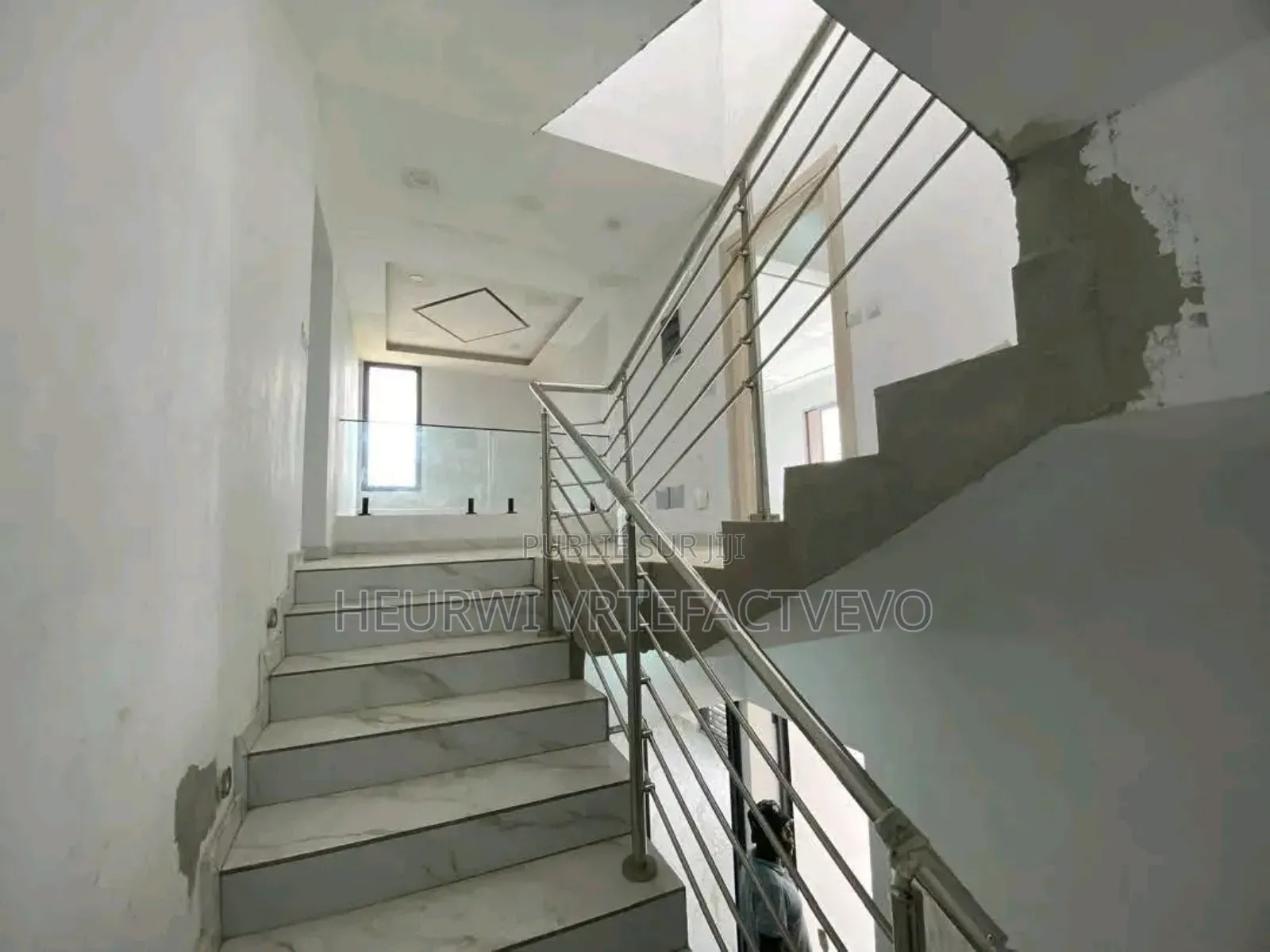 5chbre Duplex dans Bingerville, Cocody à Vendre