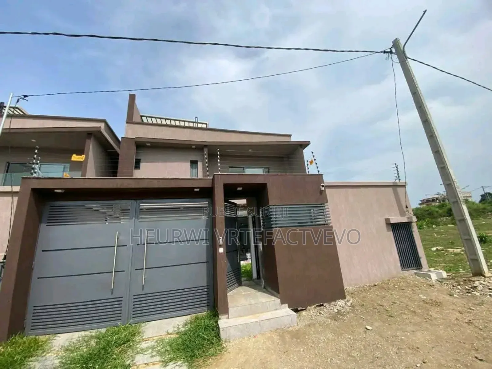 5chbre Duplex dans Bingerville, Cocody à Vendre