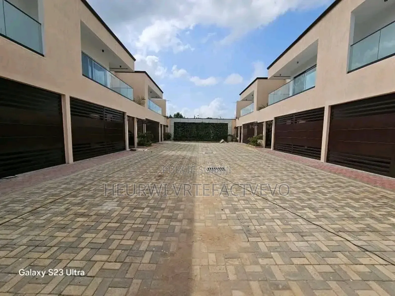 5chbre Duplex dans Bingerville, Cocody à Vendre