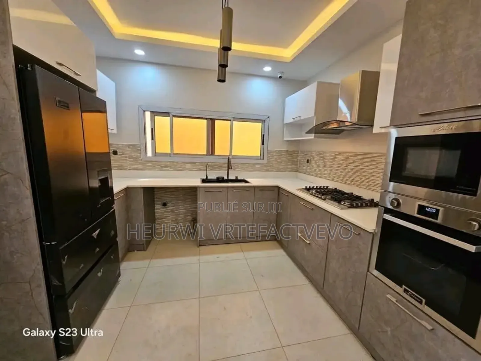 5chbre Duplex dans Bingerville, Cocody à Vendre