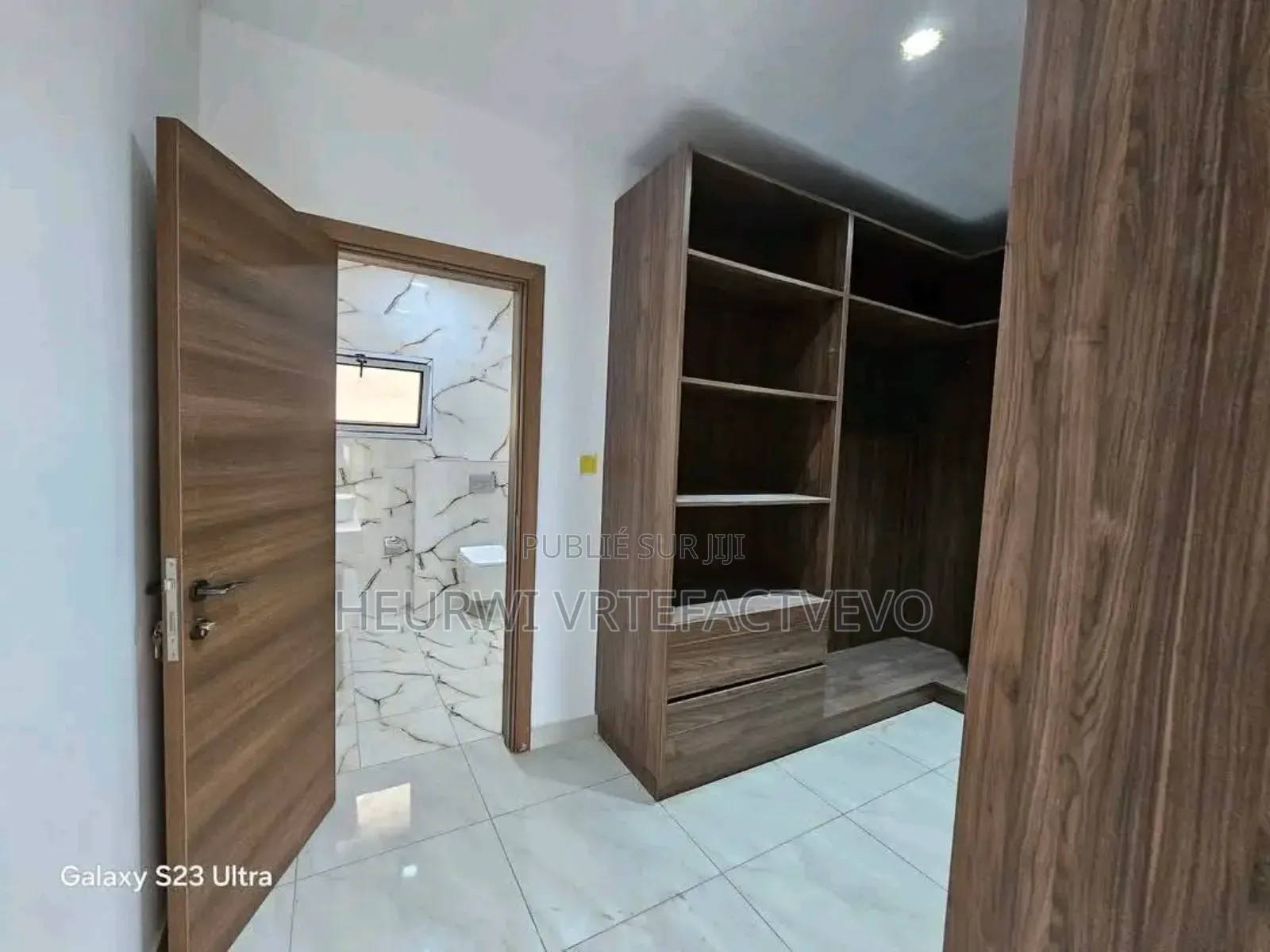 5chbre Duplex dans Bingerville, Cocody à Vendre