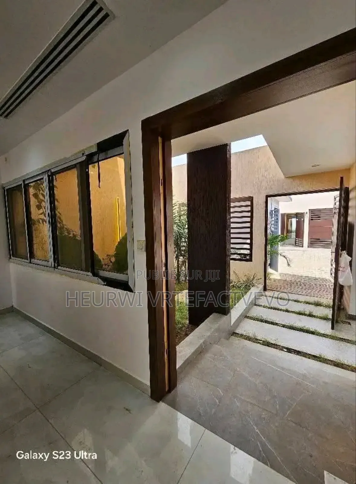 5chbre Duplex dans Bingerville, Cocody à Vendre