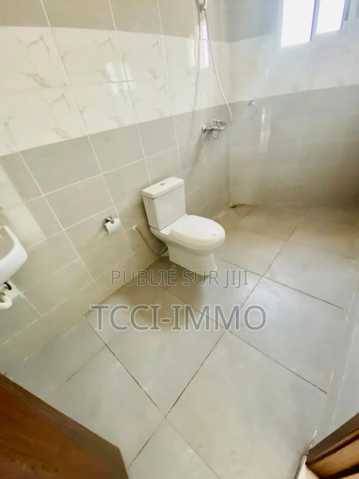 2chbre Appartement dans Tcci Sarl, Cocody à Louer