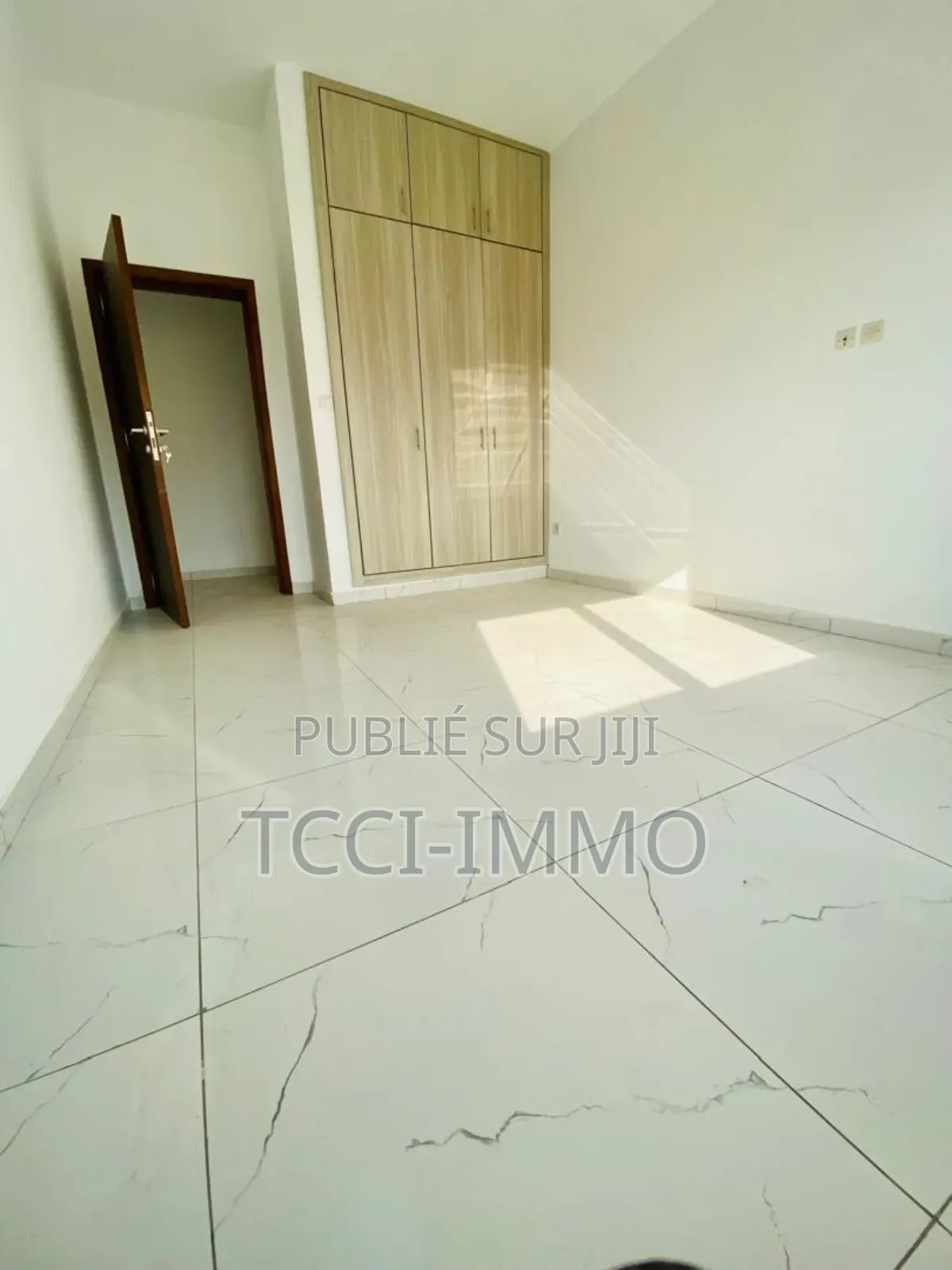 2chbre Appartement dans Tcci Sarl, Cocody à Louer