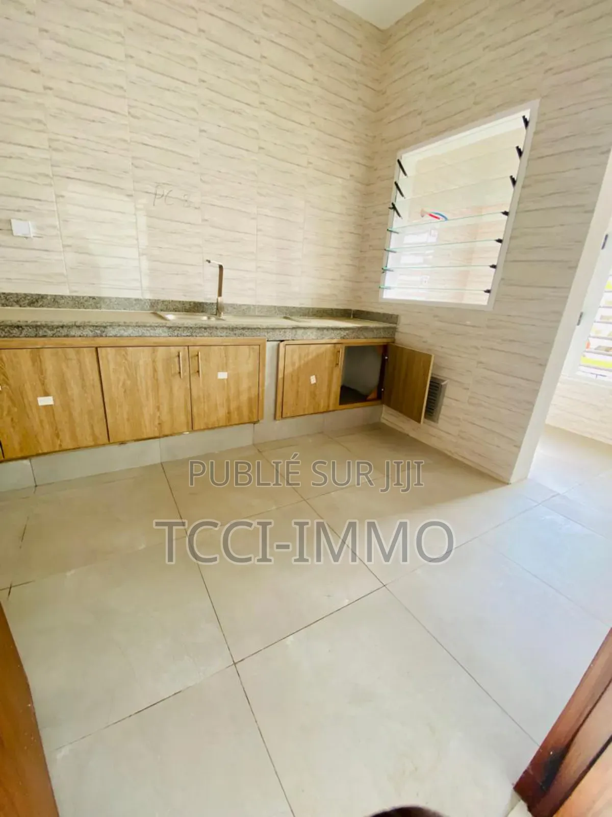 2chbre Appartement dans Tcci Sarl, Cocody à Louer