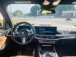 Nouveau BMW X7 2023 Gris