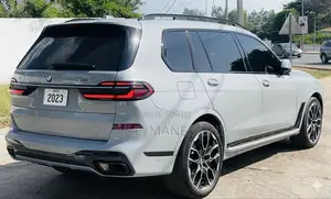 Nouveau BMW X7 2023 Gris
