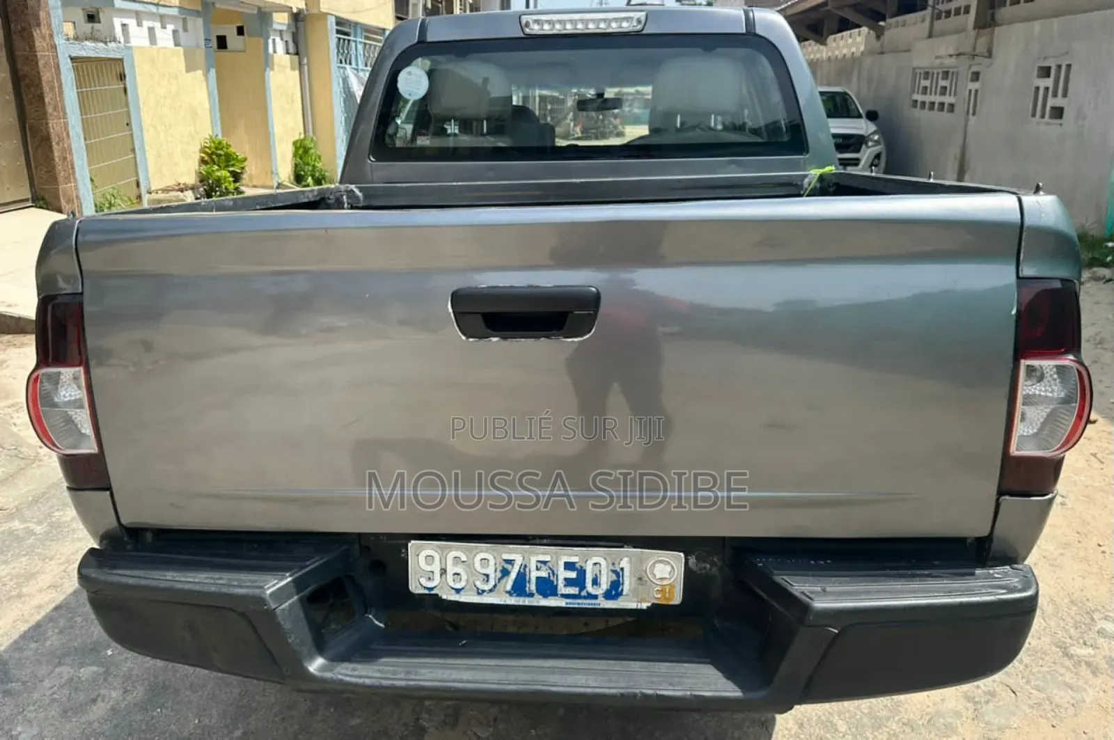 Isuzu D-MAX 2010 Gris