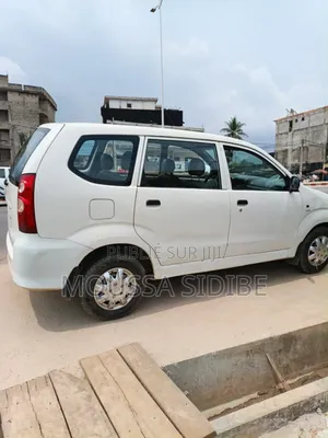 Toyota Avanza 2009 Blanc