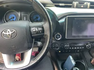 Toyota Hilux 2024 Gris