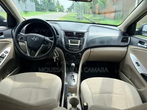 Hyundai Accent SE Hatchback 2016 Doré