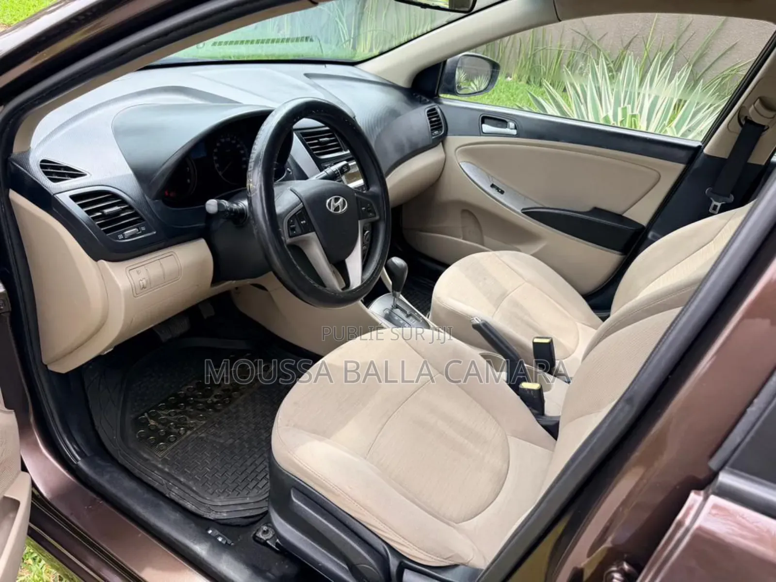 Hyundai Accent SE Hatchback 2016 Doré