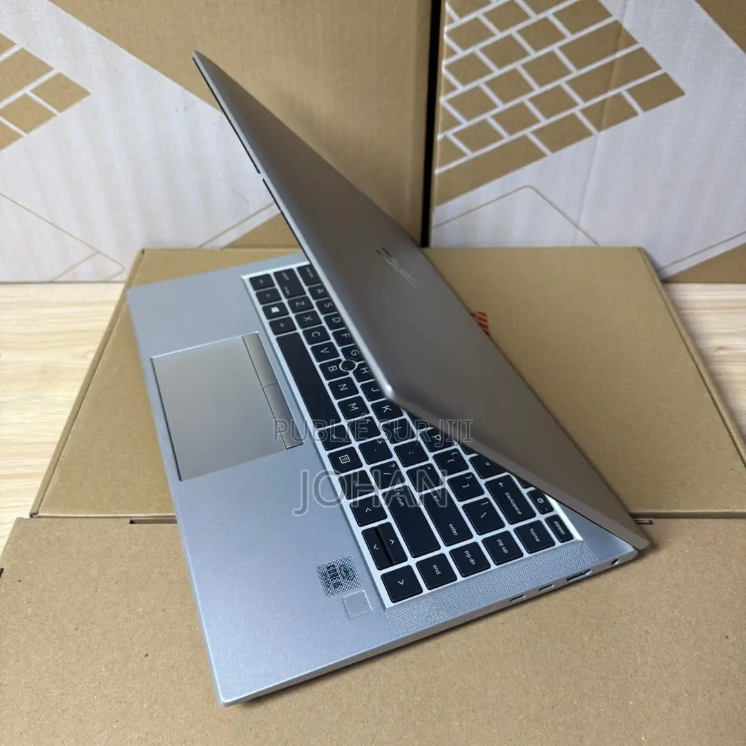 Nouveau HP EliteBook 840 G8 16GB Intel Core i5 SSD 512GB