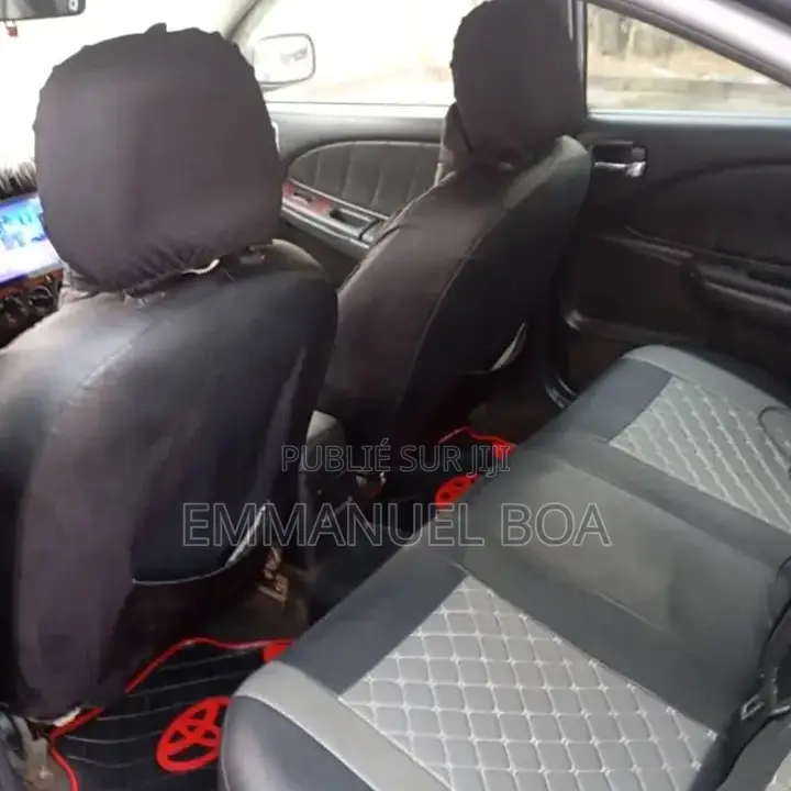 Toyota Avensis 2002 Noir