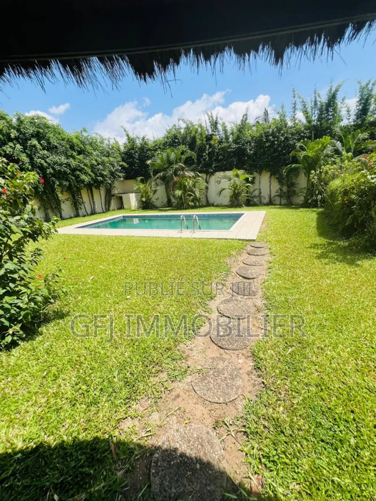 5chbre Villa dans Francis Gweh, Cocody à Vendre