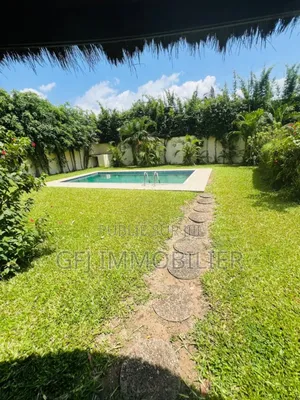 5chbre Villa dans Francis Gweh, Cocody à Vendre