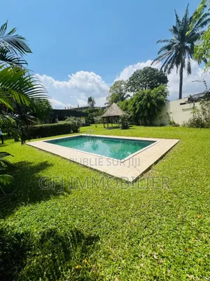 5chbre Villa dans Francis Gweh, Cocody à Vendre
