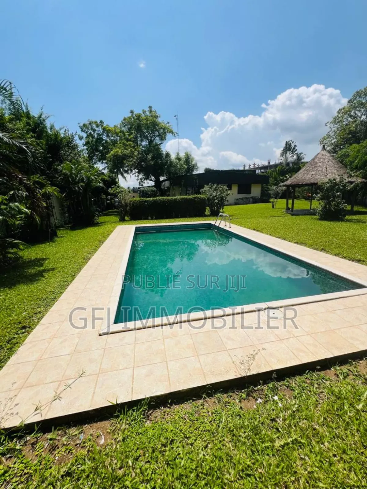 5chbre Villa dans Francis Gweh, Cocody à Vendre