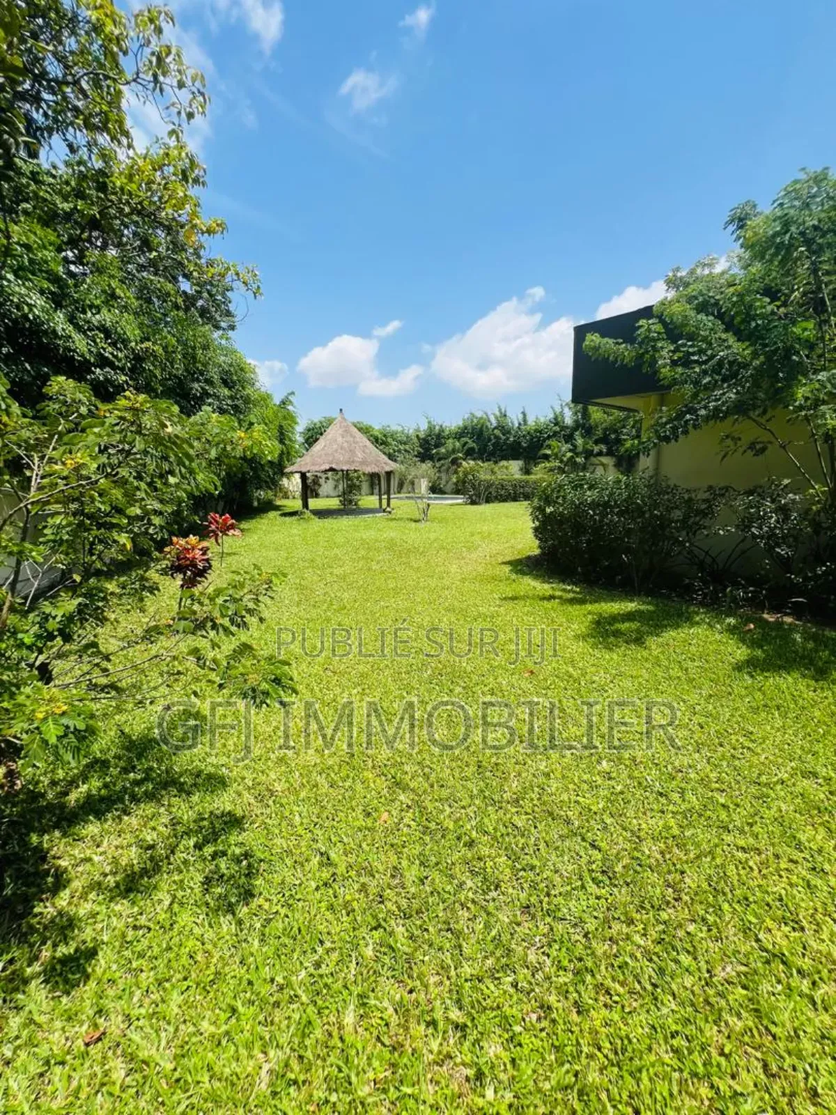 5chbre Villa dans Francis Gweh, Cocody à Vendre