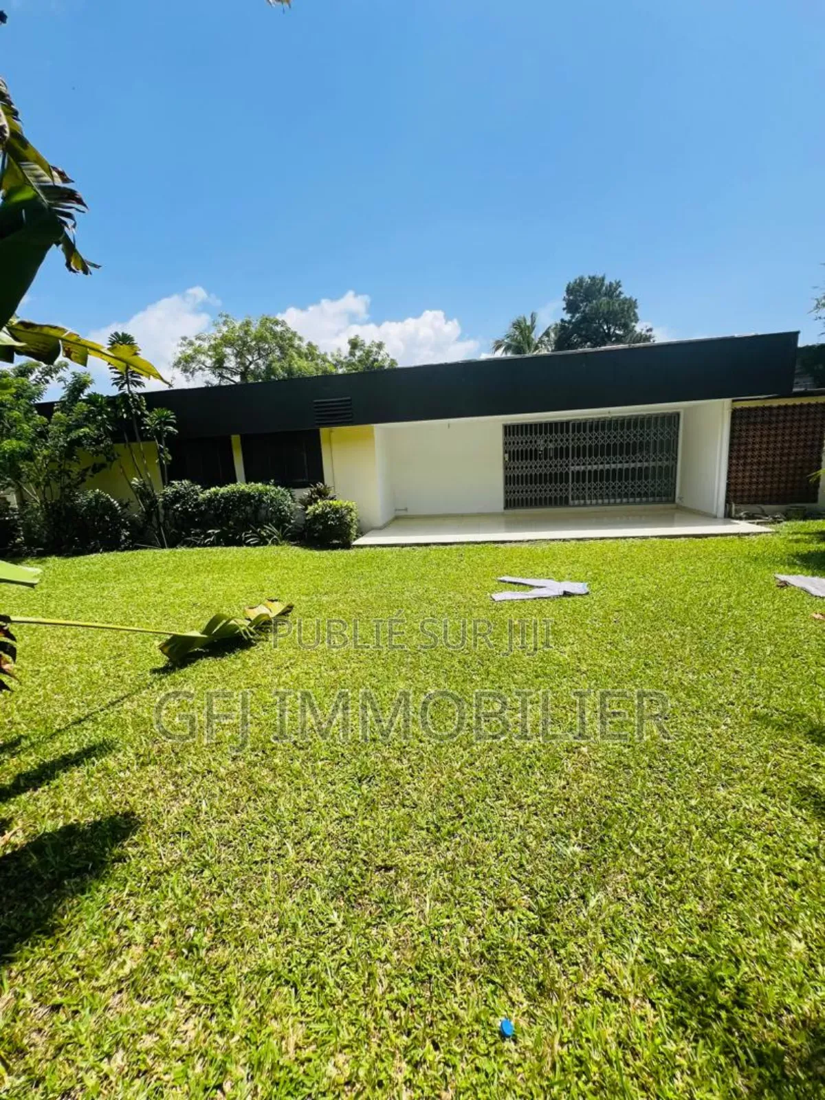 5chbre Villa dans Francis Gweh, Cocody à Vendre