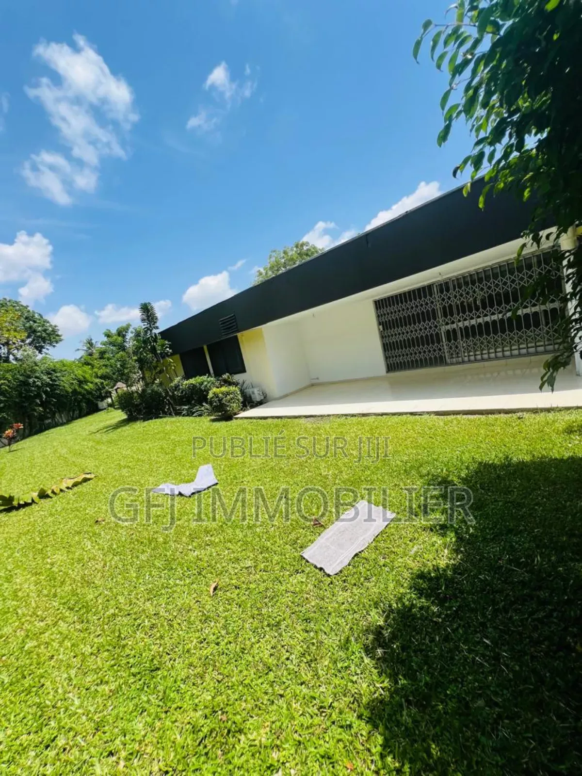 5chbre Villa dans Francis Gweh, Cocody à Vendre