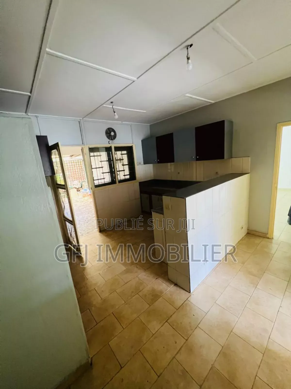 5chbre Villa dans Francis Gweh, Cocody à Vendre