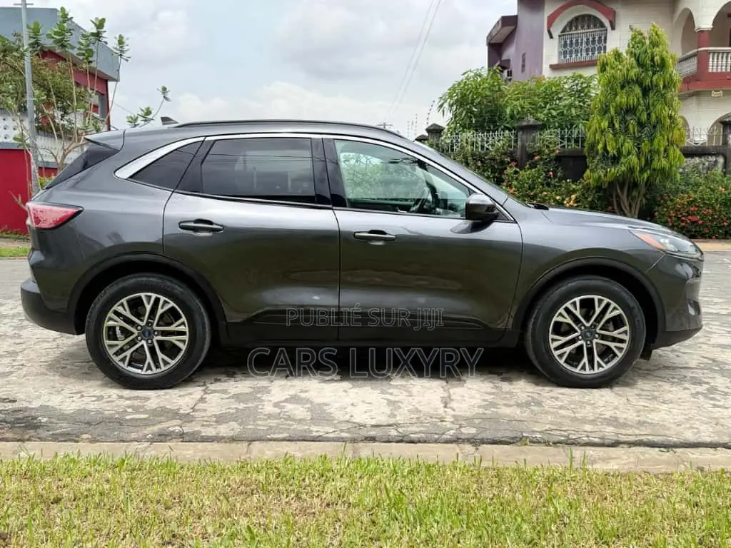 Ford Escape SE 2021 Gris