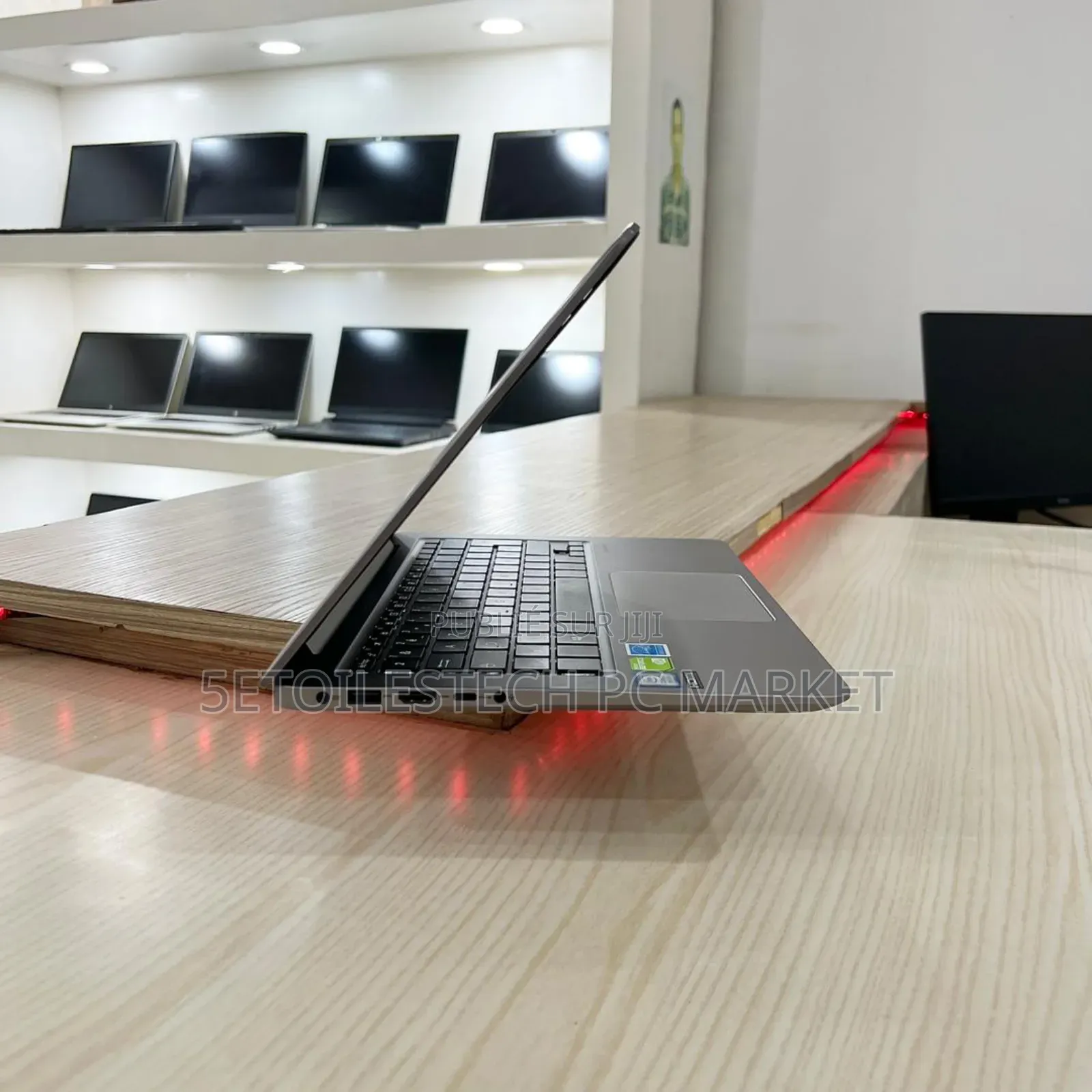 Nouveau Asus ZenBook 3 Deluxe UX490UA 8GB Intel Core i7 SSD 1T