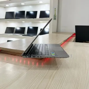 Nouveau Asus ZenBook 3 Deluxe UX490UA 8GB Intel Core i7 SSD 1T