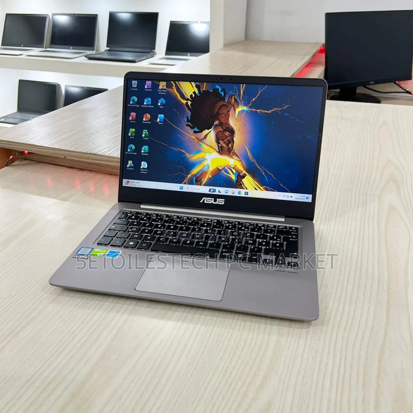 Nouveau Asus ZenBook 3 Deluxe UX490UA 8GB Intel Core i7 SSD 1T